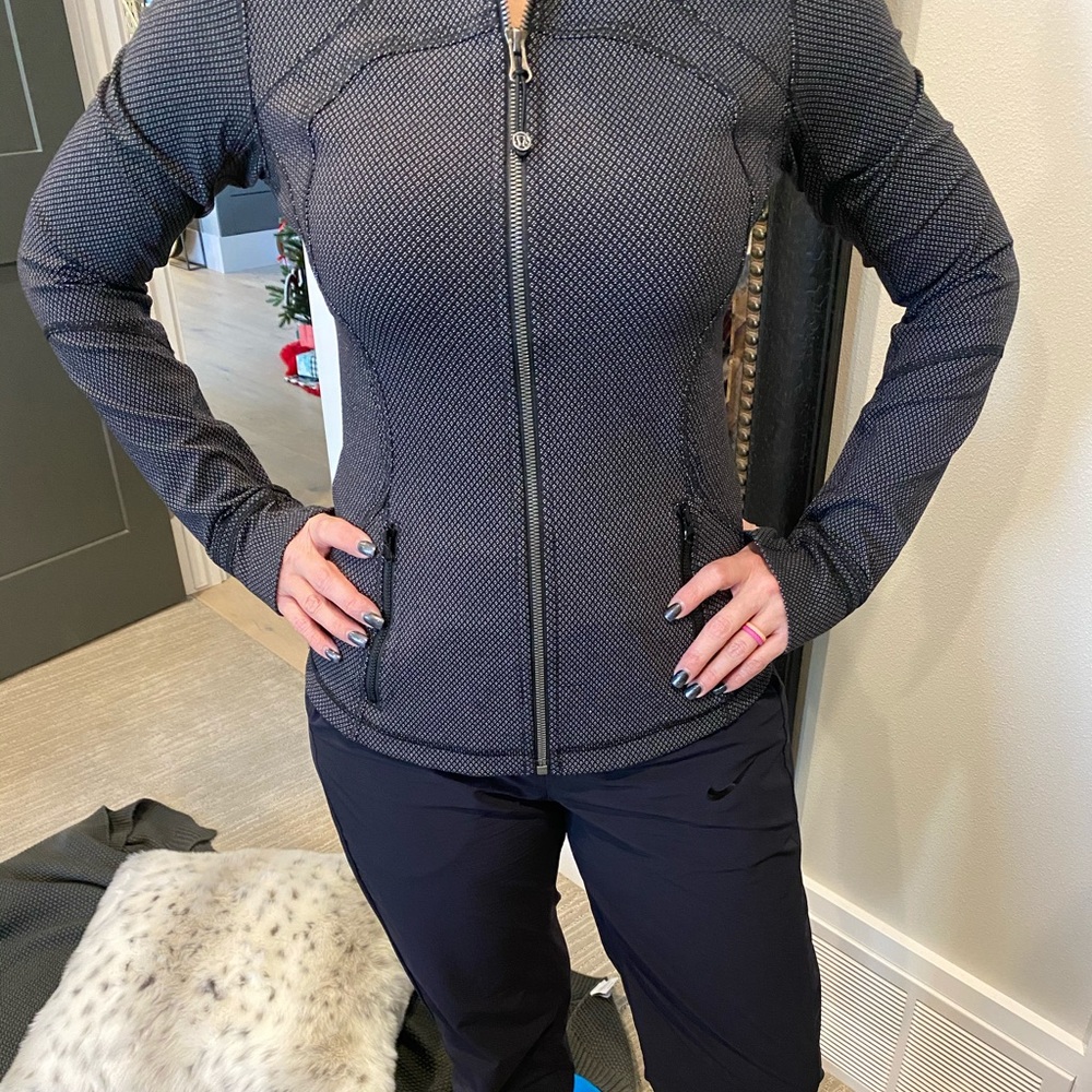 Lululemon jacket size 4 black pattern